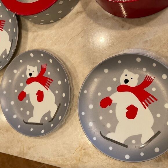 Crate & Barrel Plates polar bear set of 4 like New with box Christmas winter - Picture 2 of 8